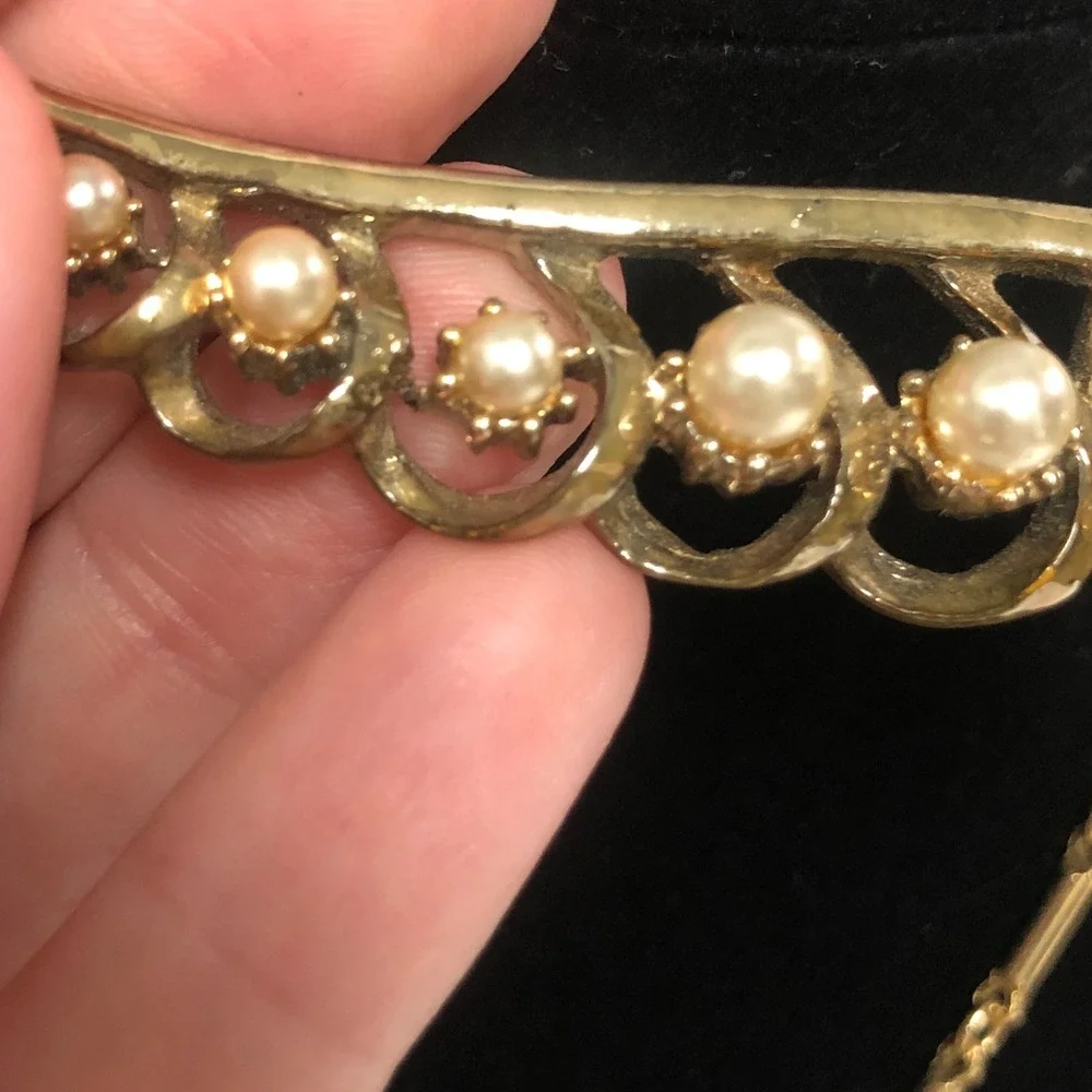 Vintage Coro Gold Tone Faux Pearl Bib Choker Necklace Mid Century Modern V Shape